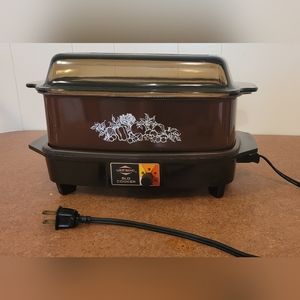 West Bend Vintage Slow Cooker Griddle Base Amber Glass Lid Veggie Print